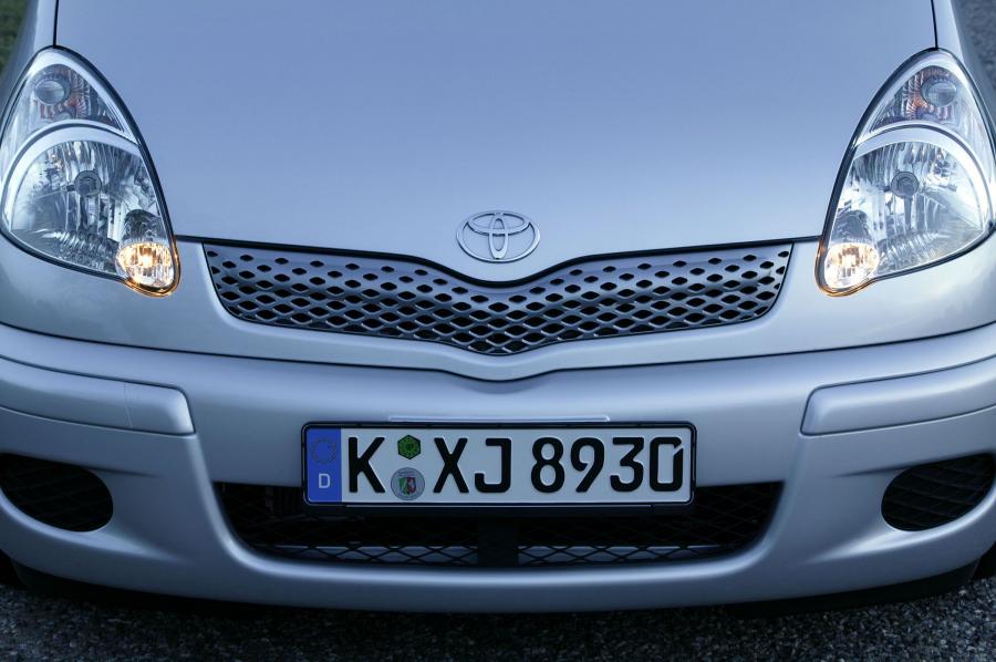  Toyota Yaris Verso 2003 года  (фото 23 из 43)